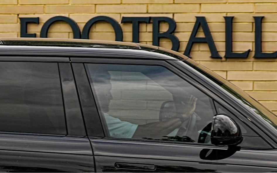 liverpools-joe-gomez-arrives-axa-1008398004